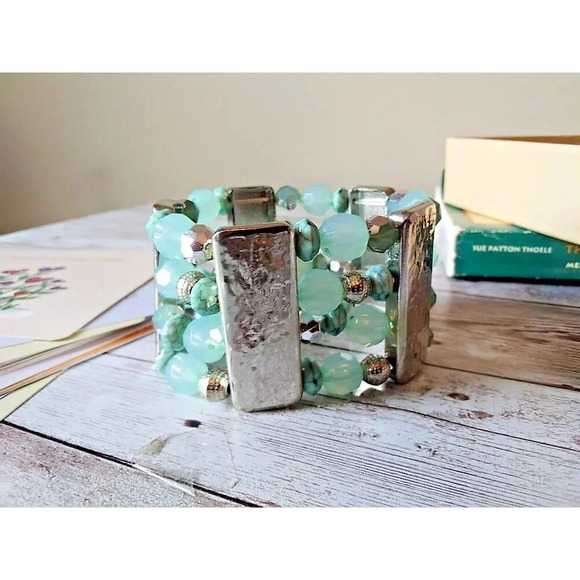 NIB Silver Tone Seafoam Blue Wide Stretch Bracelet - Picture 5 of 8